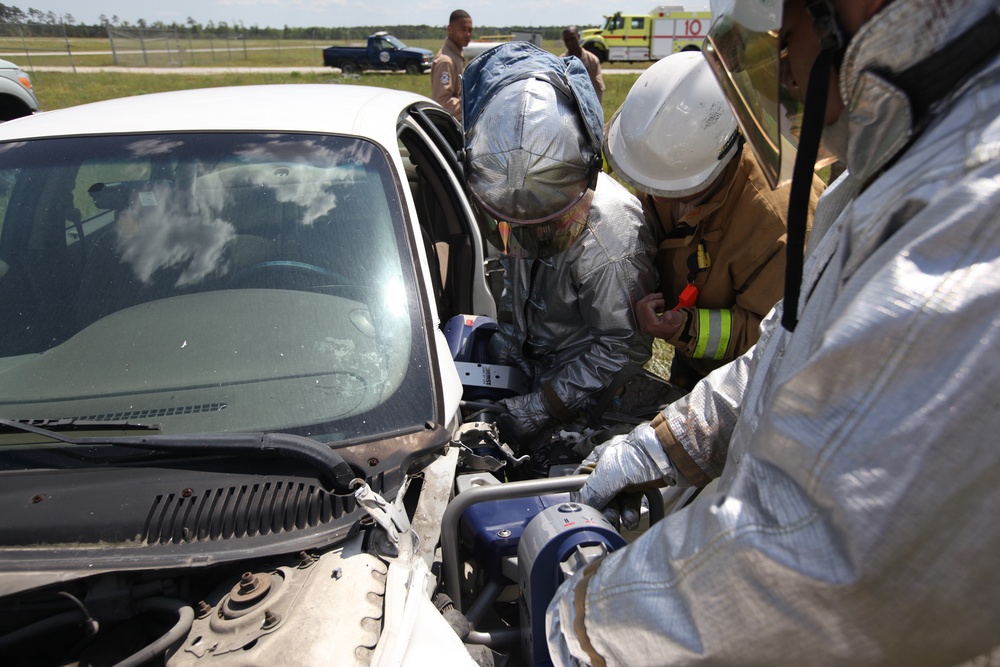 New River ARFF Marines train with Jaws of Life