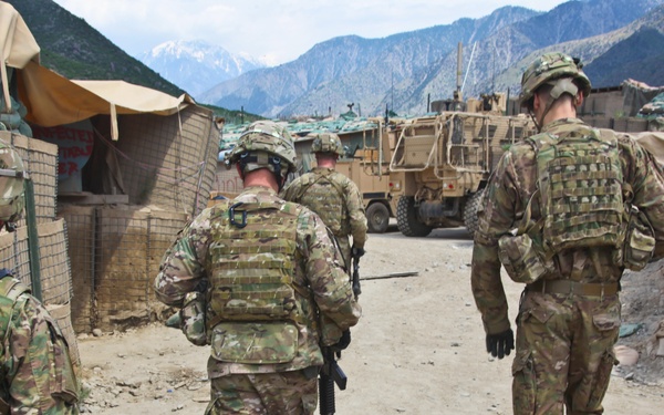 Army officials walk through Contingency Operation Post Pirtle King