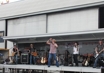 This is for you: Country stars take backseat to air show, hold free concert