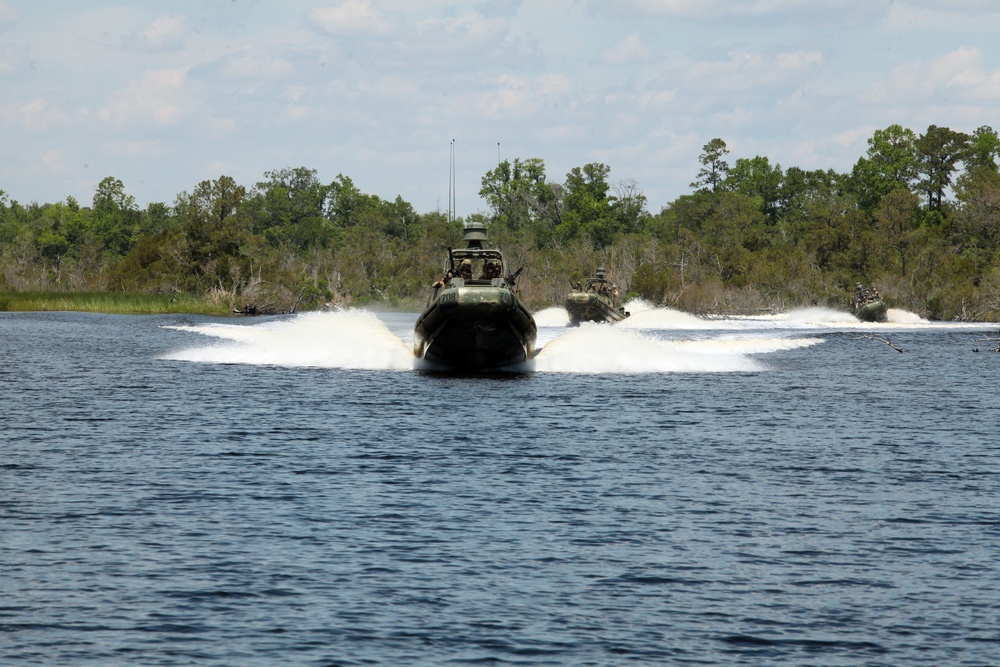 APS-12: Marines extract with Riverines’ help