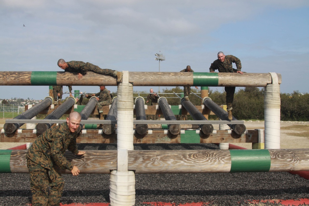 Company A recruits attack obstacle course