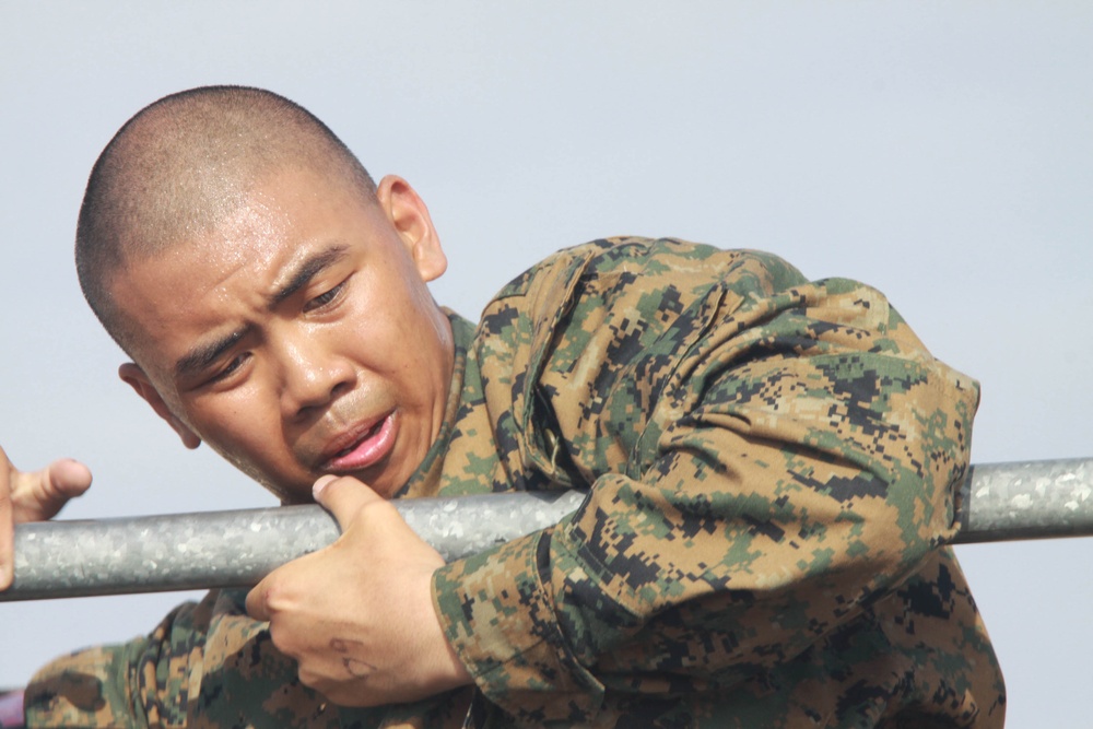 Company A recruits attack obstacle course