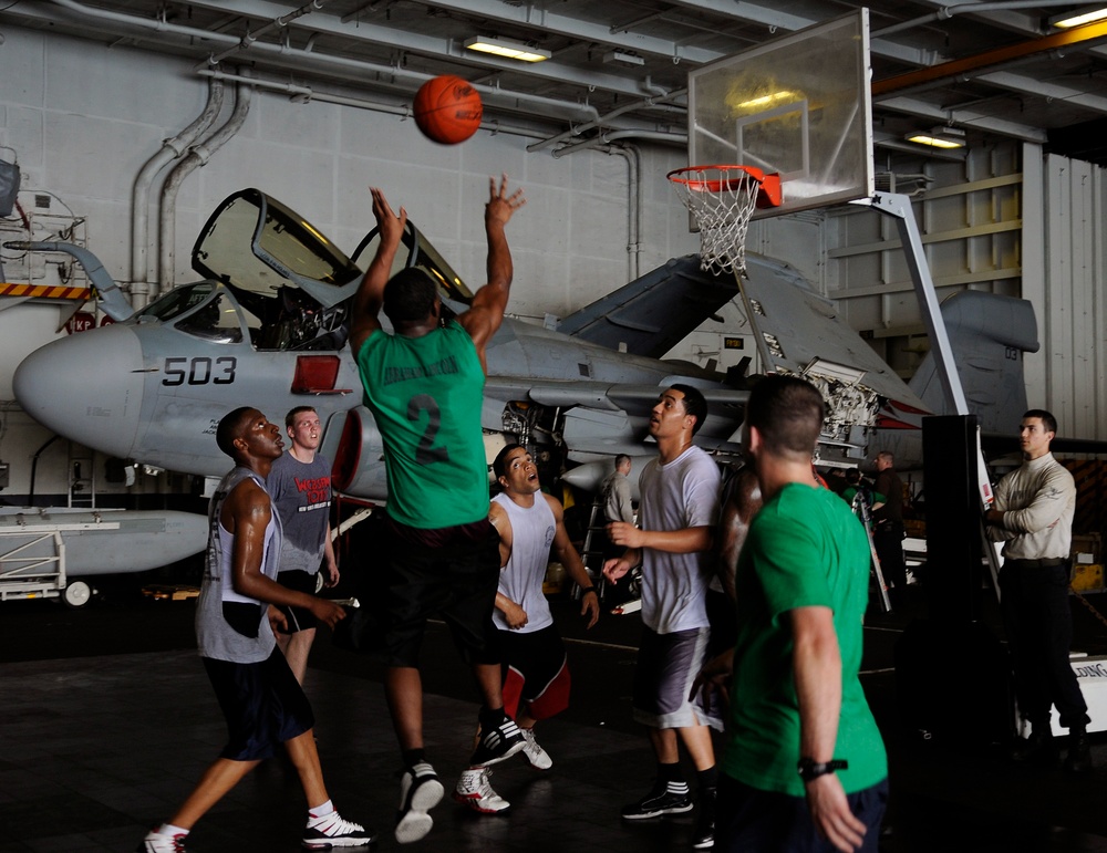 Sailors shoot hoops