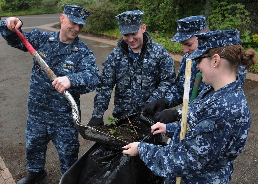 Sailors bag yard debris