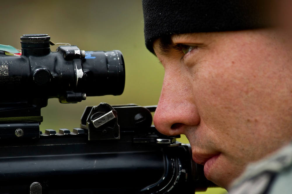US soldiers compete in 2012 Australian Army Skill at Arms Meeting