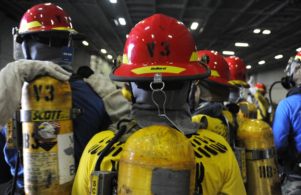 Sailors practice firefighting techniques