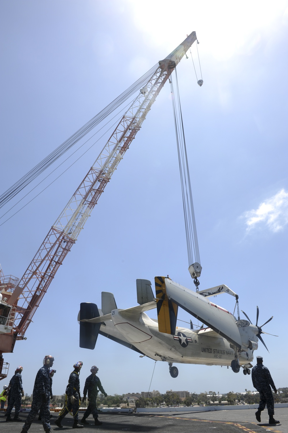 Greyhound lifted by crane from the aircraft carrier USS Nimitz