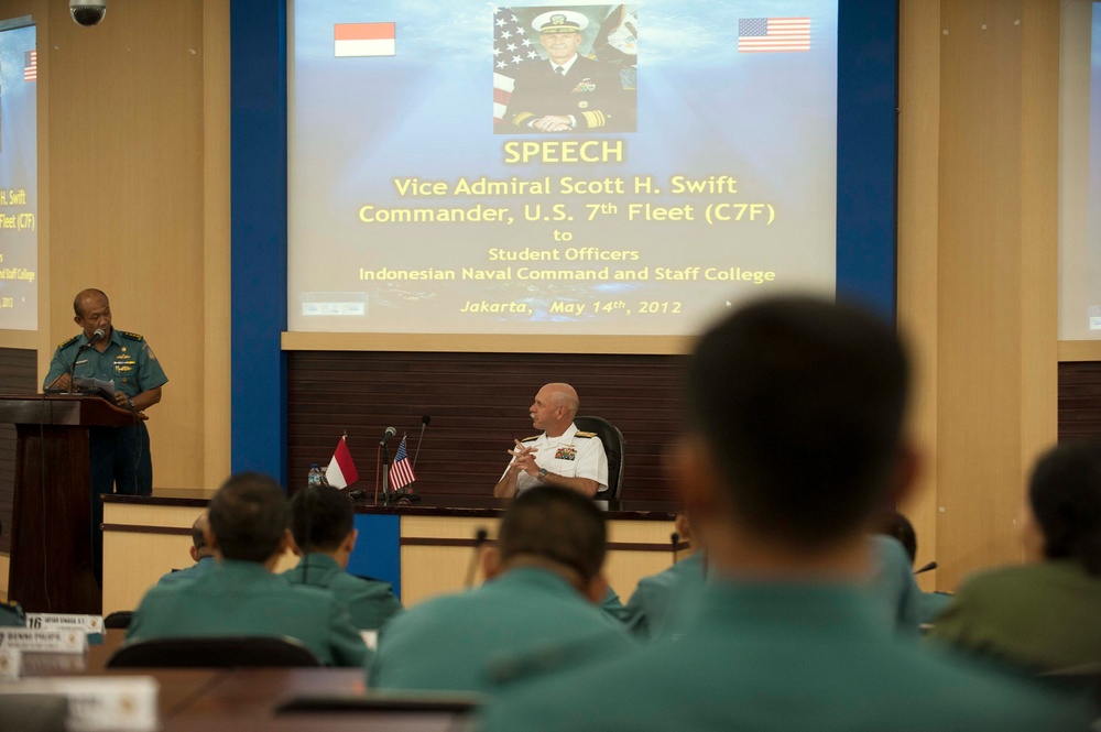 US 7th Fleet commander visits Indonesian navy headquarters and college