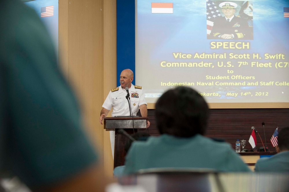 US 7th Fleet commander visits Indonesian navy headquarters and college