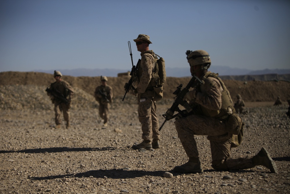 1/8 Marines train for operation