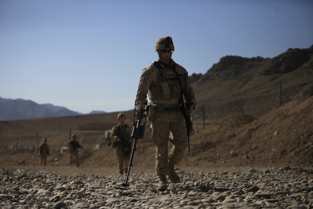 1/8 Marines train for operation