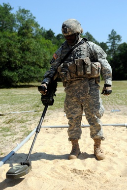 Minehound sniffs out explosives at Fort Stewart
