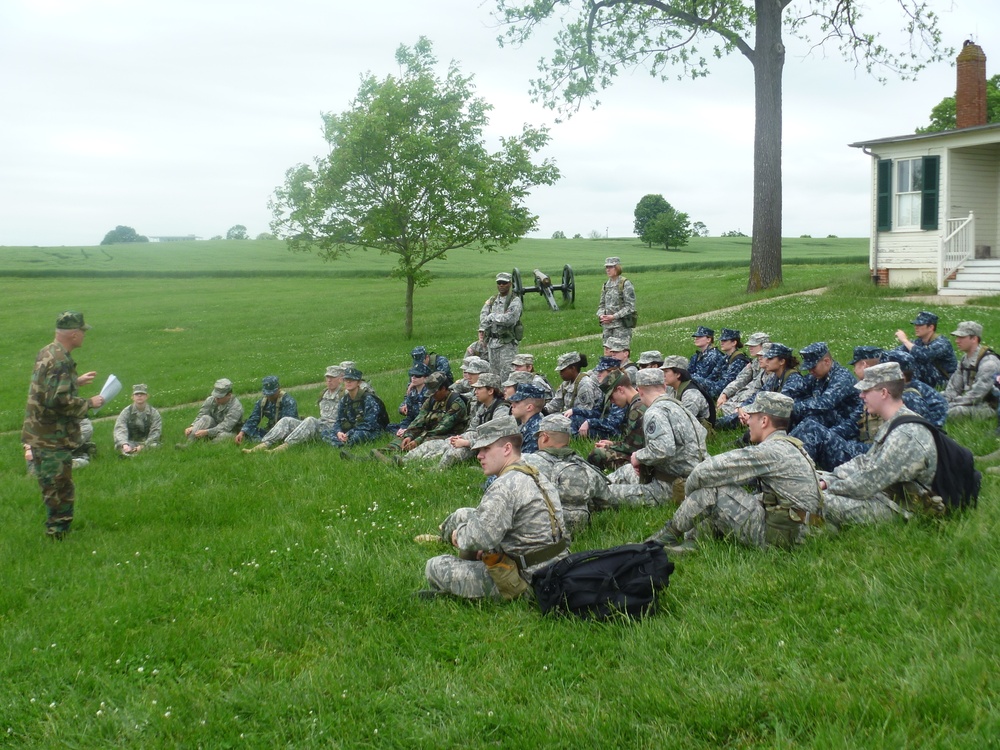 Military medical students get a lesson in history, heritage