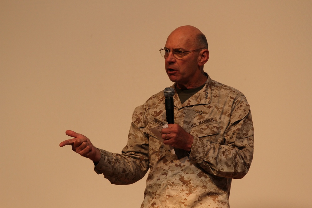 MARFORPAC’s top commander visits Pendleton