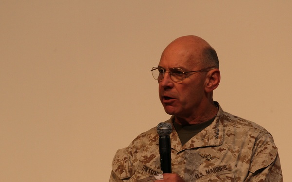MARFORPAC’s top commander visits Pendleton