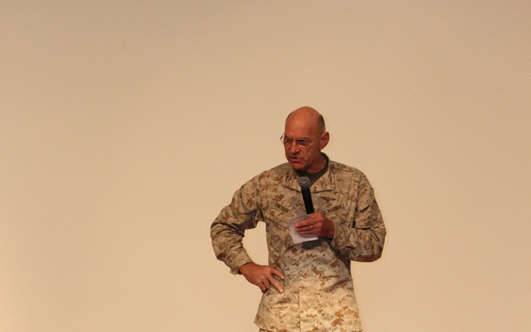 MARFORPAC’s top commander visits Pendleton