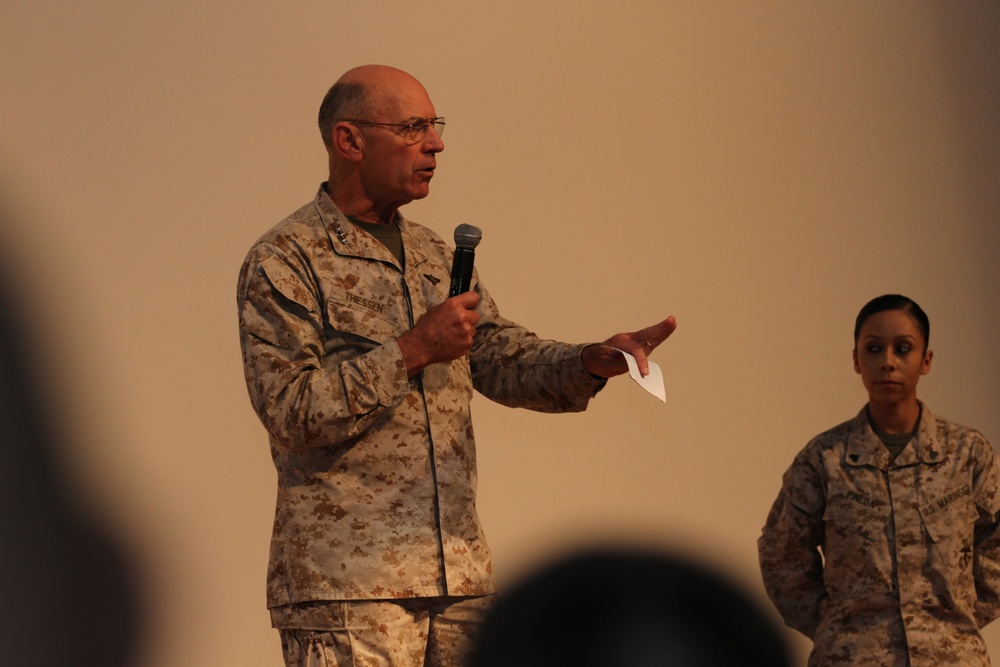 MARFORPAC’s top commander visits Pendleton