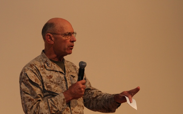 MARFORPAC’s top commander visits Pendleton