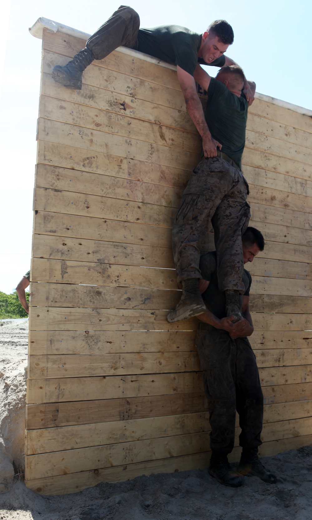 Artillery Marines enjoy camaraderie, competition at Onslow Beach