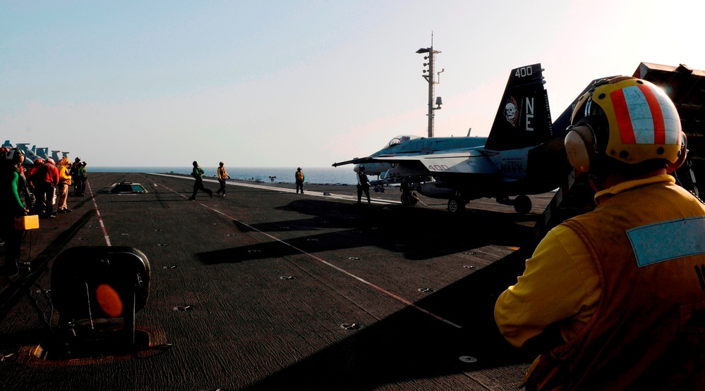 F/A-18C Hornet launch aboard USS Abraham Lincoln