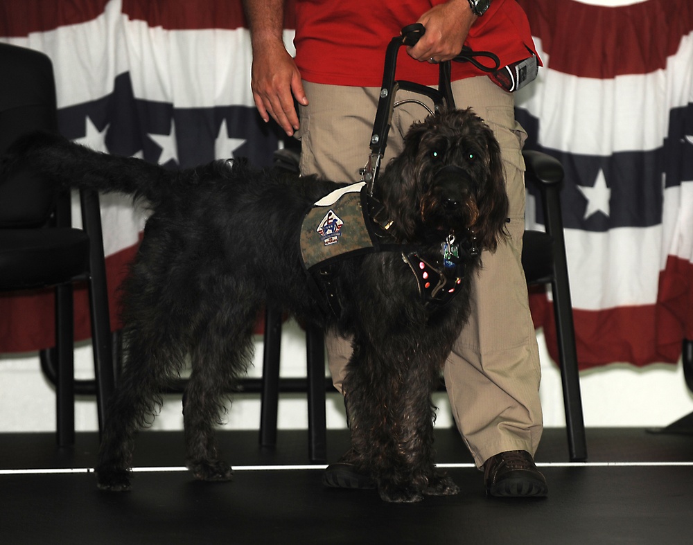 Wounded Warrior receives a 'Helping Paw'