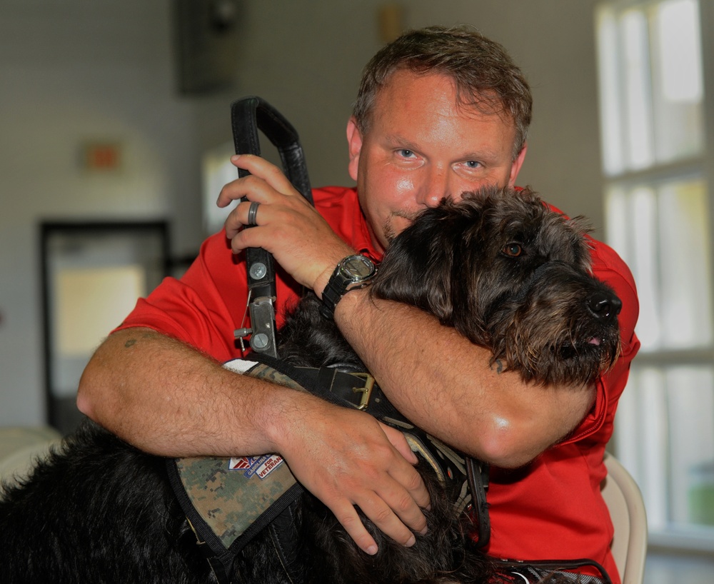 Wounded Warrior receives a 'Helping Paw'
