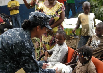 Swift, NAVEUR band entertain children at Pointe Noire orphanage