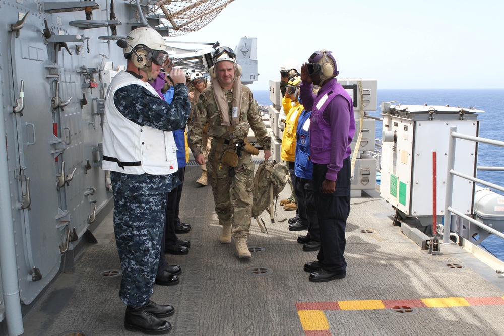 Commandant of the Royal Marines visits 24th MEU, Iwo Jima ARG