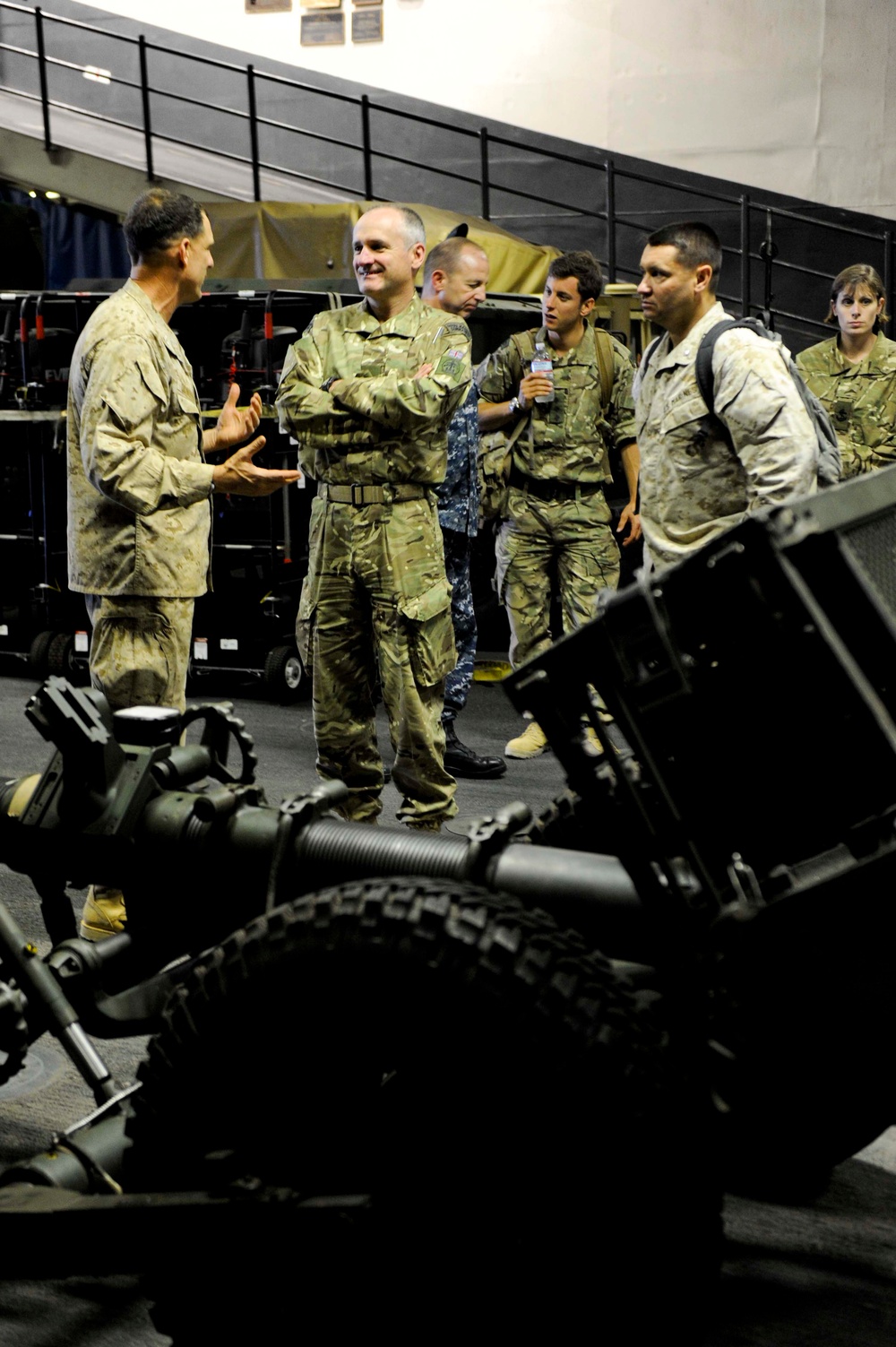 Commandant of the Royal Marines visits 24th MEU, Iwo Jima ARG