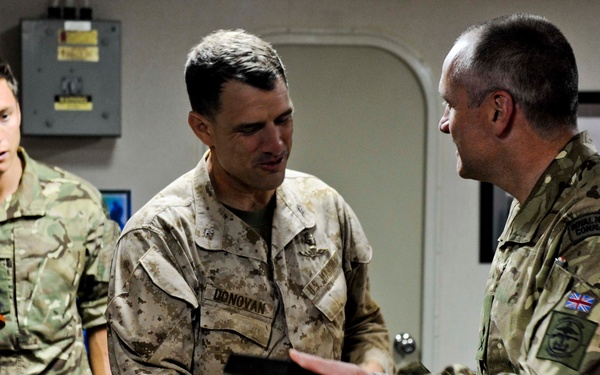 Commandant of the Royal Marines visits 24th MEU, Iwo Jima ARG