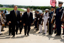 Honor cordon welcomes Israel's Minister of Defense