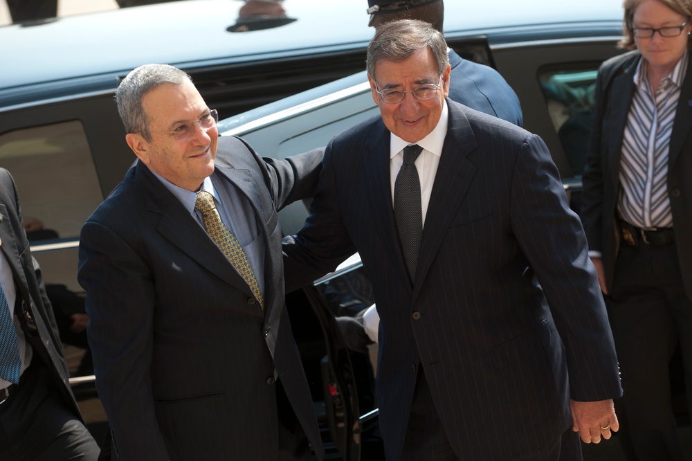 Honor cordon welcomes Israel's Minister of Defense