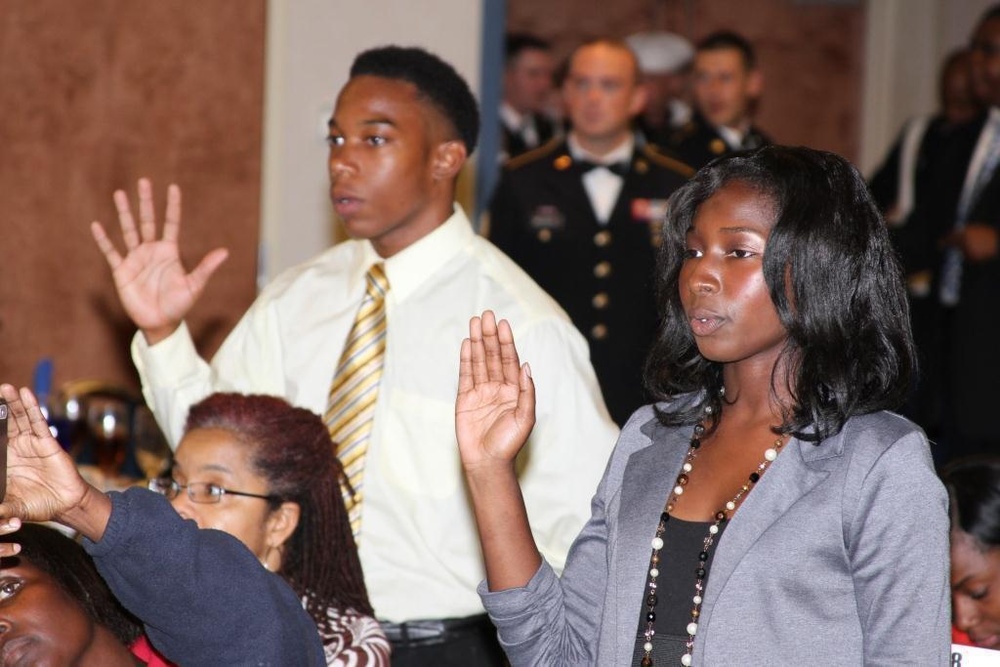 SECNAV recognizes Miss., Marine enlistees