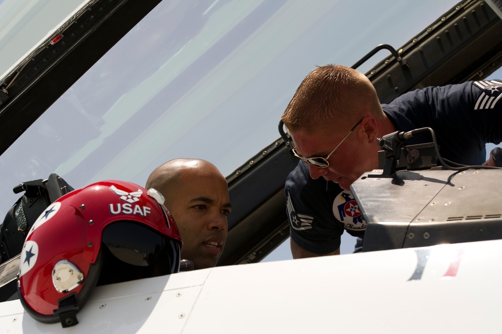 Thunder Over The Empire Airfest 2012