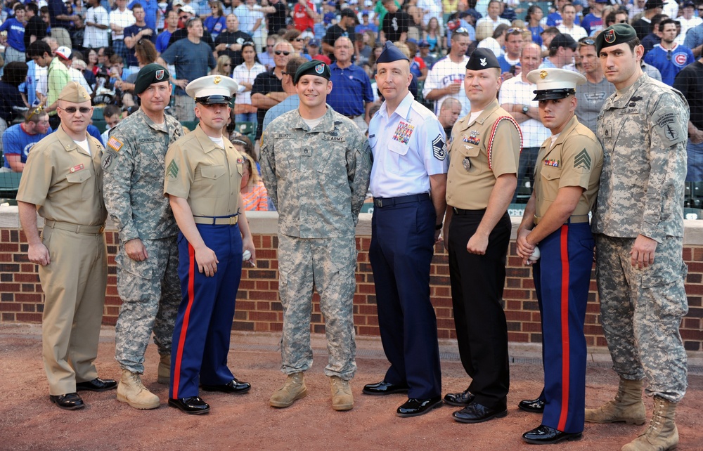 Three Illinois National Guard Special Forces soldiers recognized at Wrigley Field