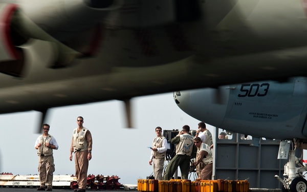 E-2C Hawkeye lands