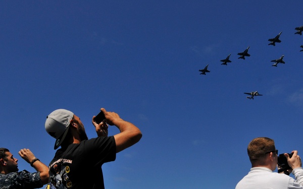 USS Carl Vinson tiger cruise