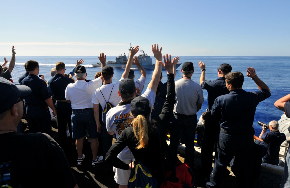 USS Carl Vinson tiger cruise