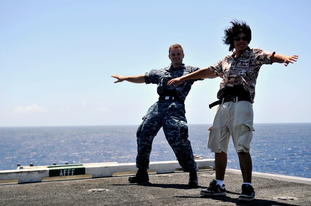 USS Carl Vinson tiger cruise