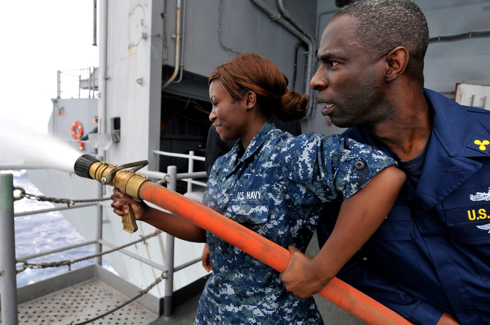 USS Carl Vinson tiger cruise