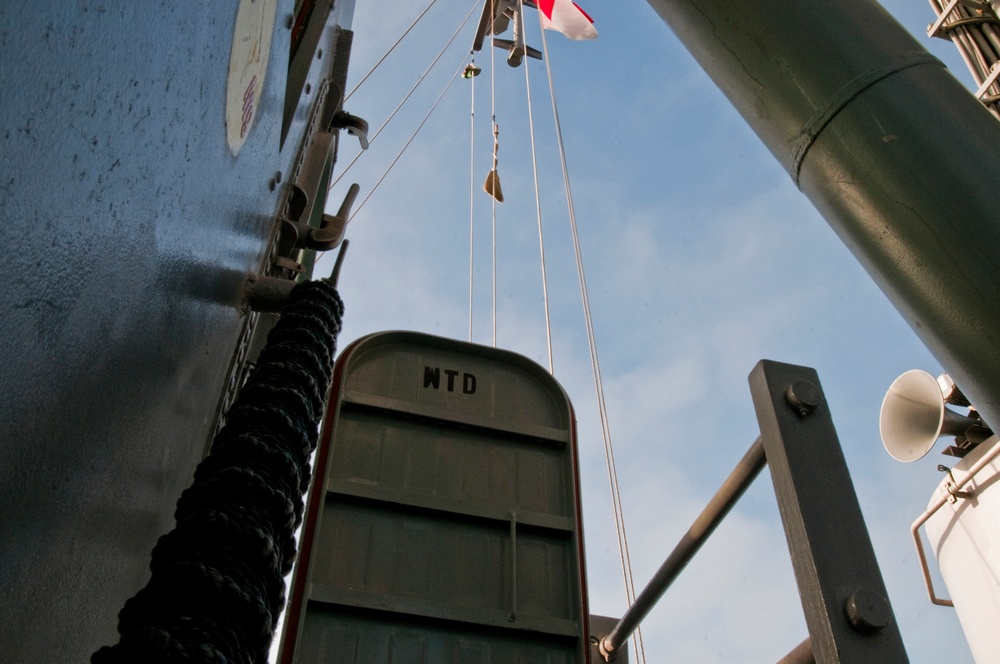 Peleliu hoists the broom to signal 'clean sweep' of inspections