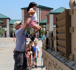 1st Air Cav troopers support 'field day' with adopted school