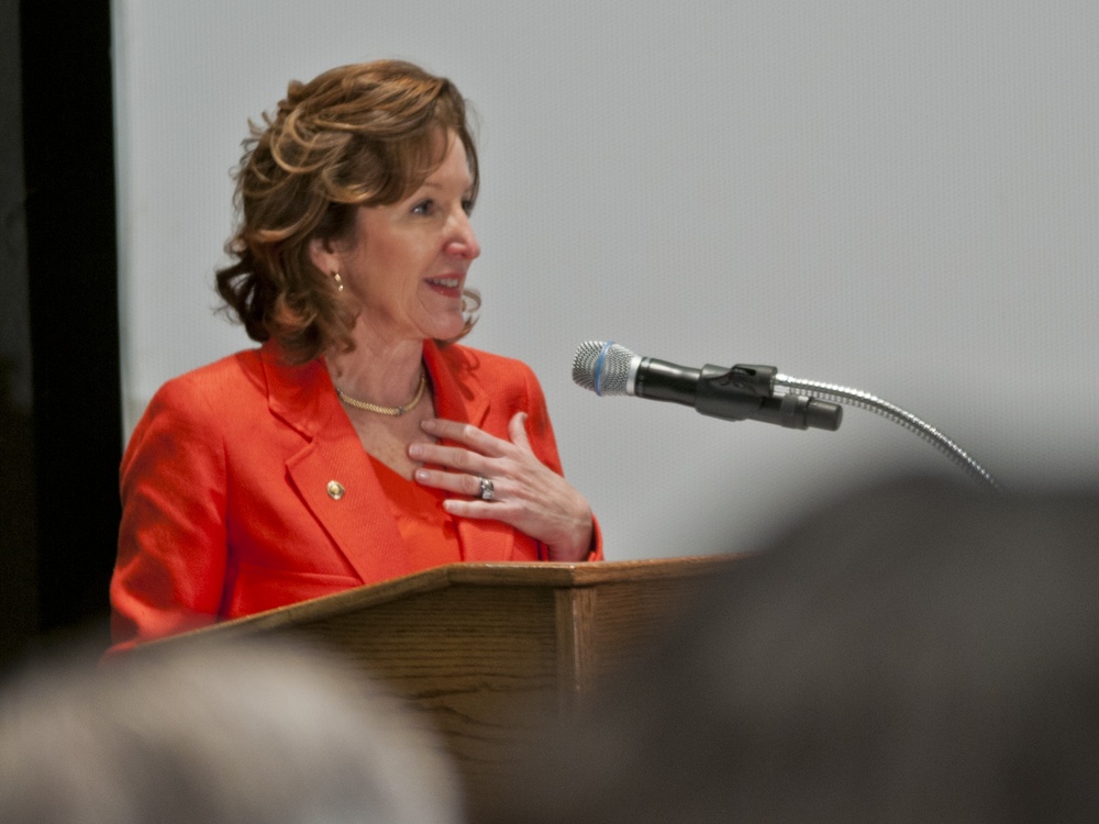 US Sen. Kay Hagan honors military spouses