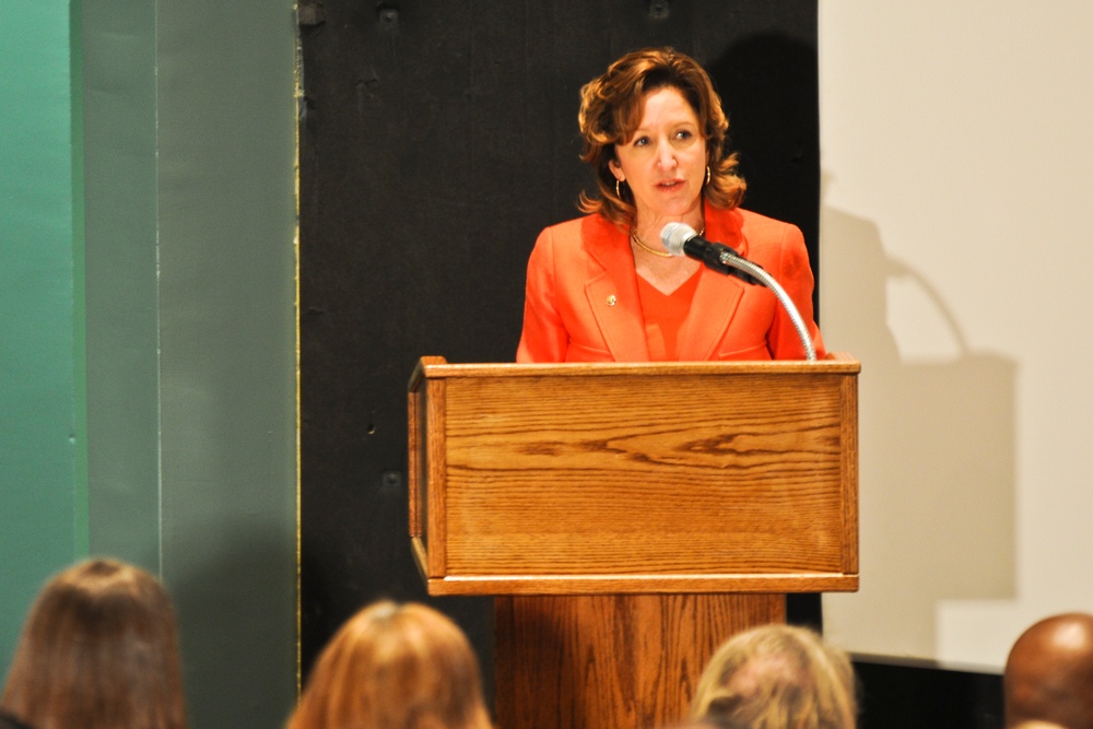 US Sen. Kay Hagan honors military spouses