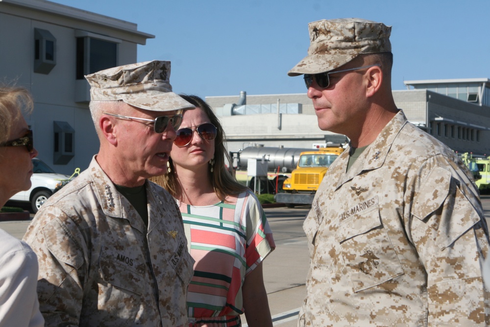 Commandant of the Marine Corps visits MCAS Miramar