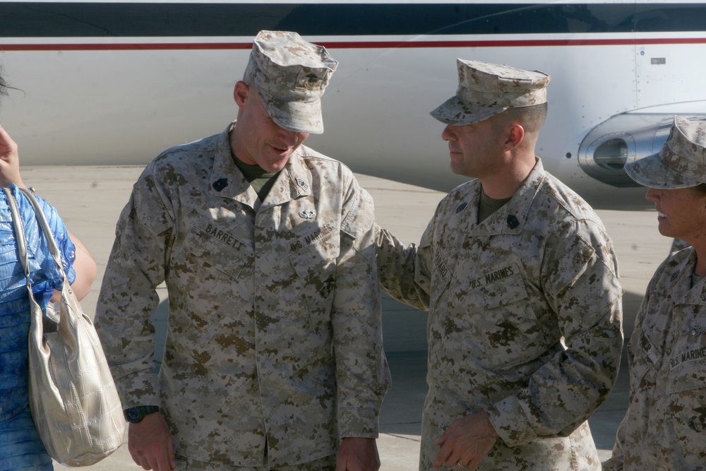 Commandant of the Marine Corps visits MCAS Miramar