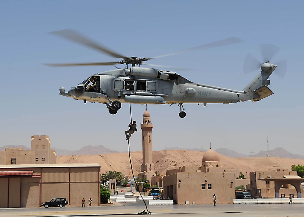 USS Gunston Hall action