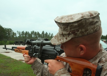 APS-12: Marines take up arms during foreign weapons training