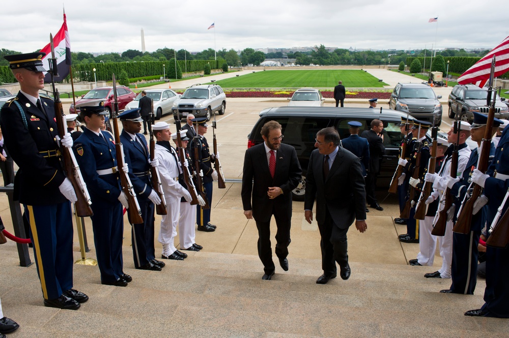 Iraqi official visits Pentagon