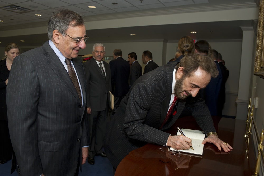 Iraqi official visits Pentagon